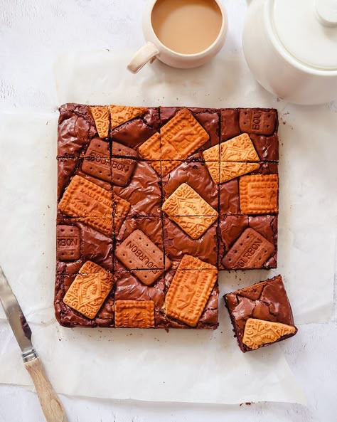 Tea and biscuit brownies by Martha Collison | delicious. magazine Malted Milk Biscuits, Tea Biscuit, Bourbon Biscuits, Milk Biscuits, Blondie Brownies, Delicious Magazine, Malted Milk, No Bake Brownies, Brownie Bar