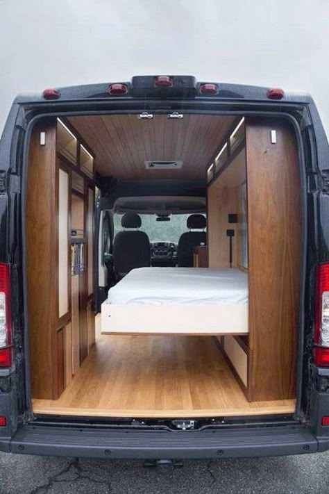 Kombi Trailer, Cargo Van Conversion, Campervan Bed, Kombi Motorhome, Camper Van Ideas, Kombi Home, Sprinter Van Conversion, Van Conversion Interior, Conversion Van