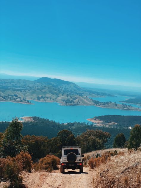 A white Suzuki Jimny ventures through the mountain tops above a beautiful blue lake view. Suzuki Jimmy Aesthetic, Suzuki Jimny Wallpaper Aesthetic, Suzuki Jimny Aesthetic, Maruti Jimny, Maruti Suzuki Jimny, Jeep On Beach Aesthetic, New Suzuki Jimny, Jimny Suzuki, Suzuki Jimny