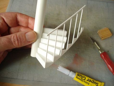 modelmaking best practices, from david neat! Making A Model, Set Design Theatre, Theatre Set, Miniature Diy, Miniatures Tutorials, Scenic Design, Miniature Houses, Spiral Staircase, Miniature Model