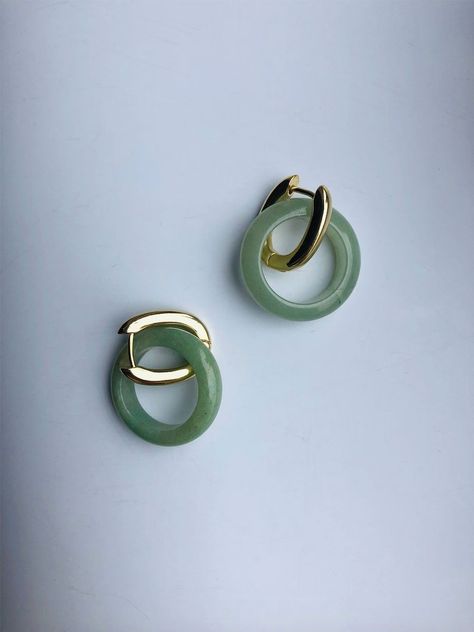 Jade Hoop Earrings, Jade Jewelry Design, Minimalist Gold Jewelry, Green And Gold Earrings, Green Hoop Earrings, Jade Jewellery, Beautiful Baubles, Handmade Silver Jewellery, Chinese Jewelry