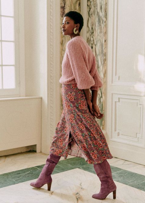 Sophisticated Colorful Outfits, Autumn Outfits Colorful, Sezane Inspired Outfits, Feminine Style Outfits, Floral Skirt Outfit, Chic Teacher Outfits, Colorful Skirt Outfits, Sezane Style, Casual Romantic Style