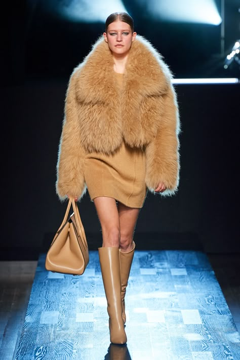 Michael Kors Fall, Dad Fashion, Winter Mode, Michael Kors Collection, Winter Trends, Winter 2022, Fall 2022, Fur Fashion, New York Fashion Week