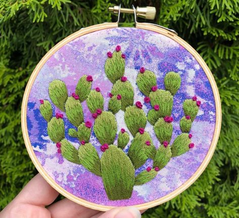 Embroidery Shoes Diy, Embroidery Cactus, Hoop Art Wall Decor, How To Grow Cactus, Hoop Art Wall, Flowering Cactus, Embroidery Hoop Crafts, Embroidered Hoop, Boho Embroidery