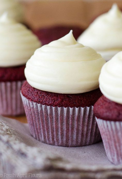 Fluffy and tangy cupcakes topped with a sweet cream cheese frosting. A cupcake classic! Frosting A Cupcake, Cupcake Cream, Valentines Dinner, Summer Cupcakes, Cupcakes With Cream Cheese Frosting, Delicious Deserts, Lemon Cupcakes, Magic Cake, Delectable Desserts