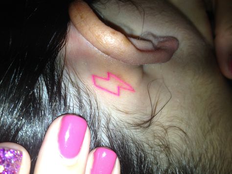 Ibiza Ink bolt in neon pink behind ear! Neon Pink Tattoo, Light Pink Tattoo, Pink Tattoo Ink, Lightning Bolt Tattoo, Lightning Tattoo, Bolt Tattoo, Pink Tattoo, Pieces Tattoo, Lightning Bolt