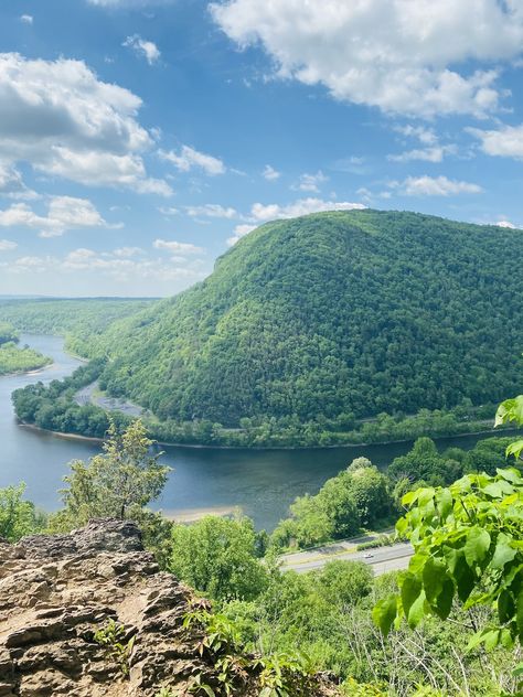 HD photo by Camila cuevas Presque Isle State Park, Delaware Water Gap, Gettysburg National Military Park, Pocono Mountains, Beautiful Hikes, Waterfall Hikes, Mountain Stream, The Blue Mountains, Outdoor Lover