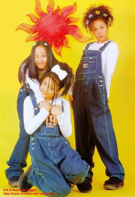 90s Group Outfits, S E S Kpop Dreams Come True, Cute Casual Poses, Y2k Group Outfits, 2000s Style In Japan, Korean 90s, 90s Asian Fashion, For School Outfits, 2000s Pictures