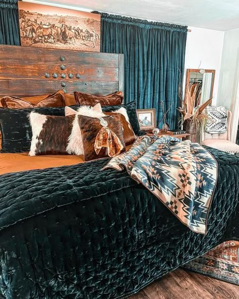 Western Closet Room Ideas, Cowgirl House, Western Boho Bedroom, Aztec Bedroom, Western Room Ideas, Ranch Bedroom, Western House, Western Bedrooms, Western Bedroom Decor