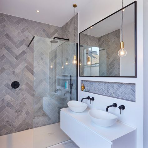 75 Beautiful Medium Sized and Small Bathroom Ideas and Designs - December 2021 | Houzz UK Ensuite Bathroom Designs, Walk In Shower Ideas, Wet Room Bathroom, Built In Vanity, Bathroom Storage Ideas, Beige Cabinets, Light Wood Cabinets, Freestanding Vanity Unit, Dark Wood Cabinets