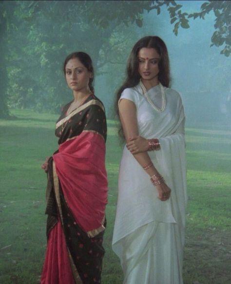 Silsila Rekha Saree, Rekha Actress, Bollywood Pictures, Retro Bollywood, Photography People, Products Ideas, Vintage Bollywood, Indian Aesthetic, New Makeup