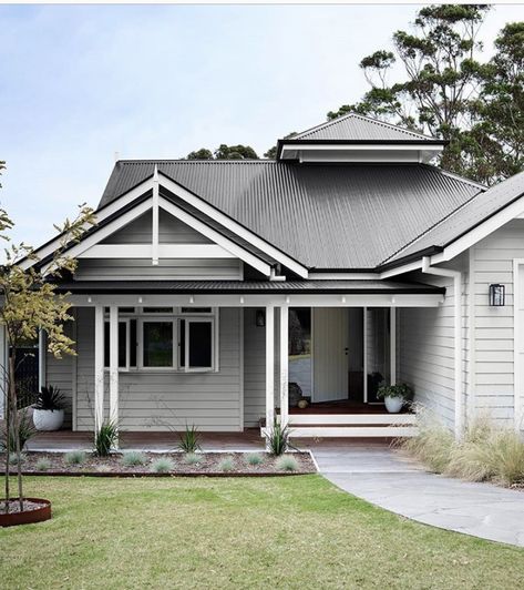 Dulux Tranquil Retreat, Home Exterior Paint, Exterior Paint Color Schemes, Exterior Gray Paint, Hamptons Style Homes, Weatherboard House, Exterior Color Palette, Board Paint, Tranquil Retreat