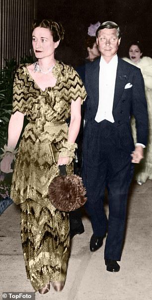 The Duke and Duchess of Windsor are pictured above in 1937, after his abdication Edward Windsor, Prince Paul, Edward Viii, Wallis Simpson, Picture Engraving, Meghan Markle Style, George Vi, Married Woman, Utila