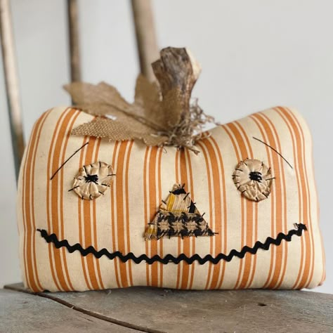 Facts About Halloween, Куклы American Girl, Fall Pumpkin Crafts, Pumpkin Pillow, Halloween Sewing, Halloween Facts, Fall Sewing, About Halloween, Primitive Halloween