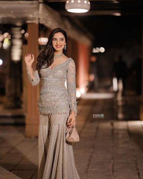 Garara Dress Indian Weddings, Garara Dress, Jasmin Bhasin, Indian Bridesmaid Dresses, Trendy Outfits Indian, Indian Sari Dress, Pakistani Fancy Dresses, Indian Dresses Traditional, Indian Bridal Dress