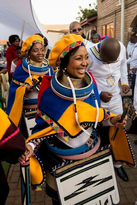 Ndebele bride Ndebele Wedding Dress, Ndebele Attire, Ndebele Traditional Attire, South African Traditional Dresses, African Traditional Wear, Wallpaper 2023, African Traditional Wedding Dress, South African Weddings, Traditional African Clothing