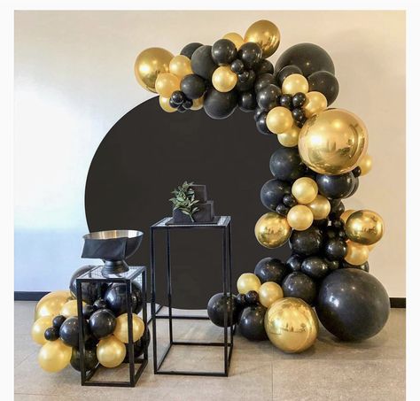 Art Creative Ideas, Wall Art Creative, Cake Table Backdrop, Graduation Party Pictures, Black And Gold Balloons, Diy Photo Backdrop, Custom Table Cloth, Gold Party Decorations, Bride Headband