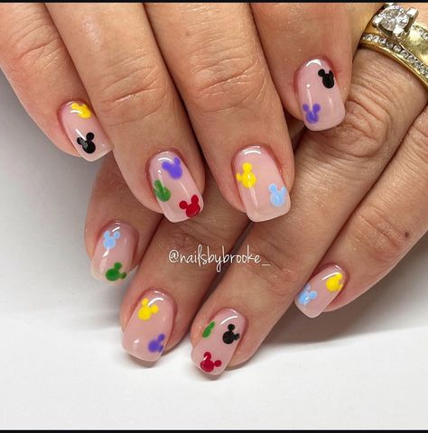 Yellow Disney Nails, Disney Nail Designs Short Nails, Disney World Nails Acrylic, Short Disney Nails, Disney Nails Short, Mickey Mouse Nail Design, Trip Nails, Simple Disney Nails, World Nails