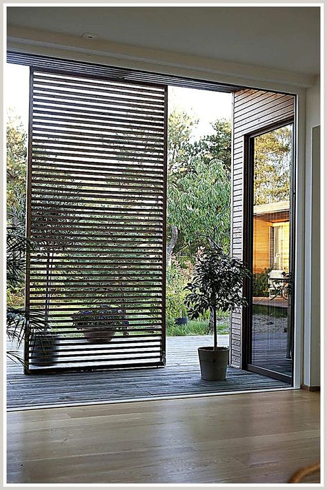 Looking for a way to keep your outdoor spaces private and hidden from prying eyes? Look no further than outdoor privacy screens! These screens can be a great way to keep intruders out while still keeping your view unobstructed. Porch Privacy Screen, Window Privacy Screen, Porch Privacy, Outdoor Privacy Screens, Photo Mobile, Mobile Ideas, Diy Privacy Screen, Balcony Privacy Screen, Garden Privacy Screen