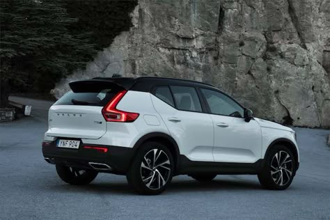 2019 Volvo XC40 White / Black Volvo Xc 90, Volvo 960, Subcompact Suv, Volvo Xc, Volvo V90, New Lexus, Suv 4x4, Volvo Xc40, Chevrolet Trax