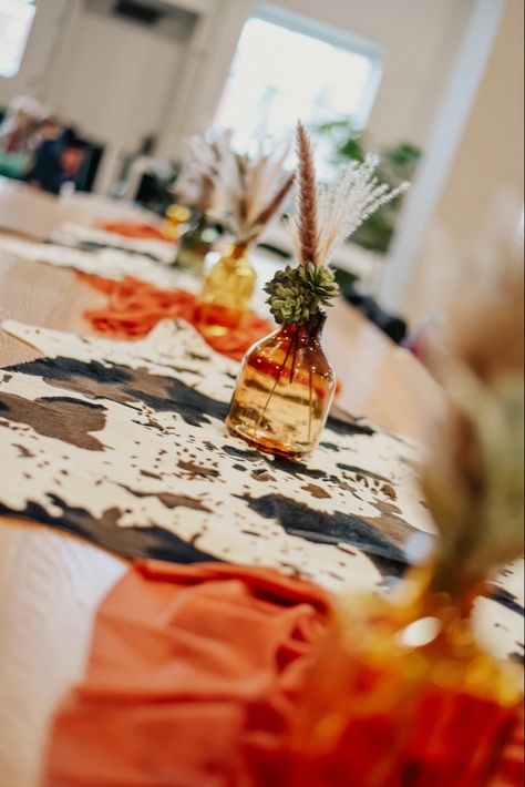 Southwestern Theme Party, Western Baby Shower Backdrop, Aztec Baby Shower Ideas, Western Theme Centerpieces, Boho Western Party, Western Baby Shower Centerpieces, Boho Western Baby Shower Ideas, Western Baby Shower Ideas, Southwest Baby Shower