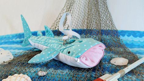 Whale Shark Shoulder Bags by Lauren Berg — Kickstarter Whale Shark Bag, Shark Bag, Frozen Crafts, Whale Sharks, Bag Inspiration, Handmade Things, Sewing Bags, Theme Background, Sewing Purses