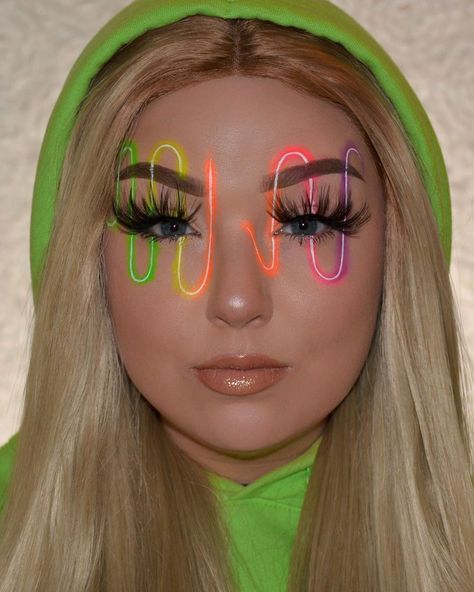 Neon Makeup Ideas Black Lights, Neon Face Painting, Glow Face Paint, Neon Face Paint, Uv Makeup, Makeup Wrinkles, Painting Business, New Snap, Party Neon