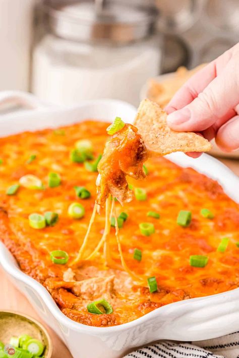 Easy Texas Trash Dip (Game Day Dip!) Take Two Tapas Easy Chili Cheese Dip, Crockpot Pizza Dip, Cream Cheese Bean Dip, Sour Cream Dip Recipes, Texas Trash Dip, Baked Chili, Chili Cheese Dip, Queso Dip Recipe, Hormel Chili