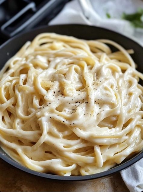 Cottage Cheese Alfredo Chicken Alfredo With Cottage Cheese, Alfredo Cottage Cheese, High Protein Cottage Cheese Alfredo Sauce, Healthier Alfredo Sauce, Cottage Cheese Fettucine Alfredo, Alfredo Sauce With Cottage Cheese, Cottage Cheese Alfredo Sauce Recipe, Alfredo Sauce Recipe With Cream Cheese, Cottage Cheese Noodles