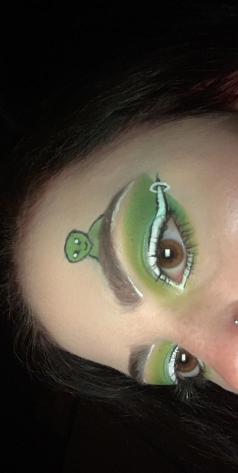 Original alien themed makeup Alien Costume Women Diy Make Up, Alien Makeup Looks Halloween, Cute Alien Makeup Easy, Diy Alien Costume Women Makeup Ideas, Easy Alien Makeup Simple, Alien Theme Makeup, Alien Make Up Easy, Alien Makeup Looks Easy, Alien Makeup Easy