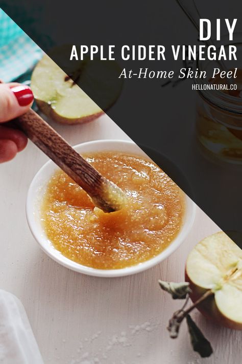 Apple Cider Vinegar At-Home Skin Peel : Combing apple cider vinegar with apples ups the dose of gentle, natural acids that clear away dead skin cells. Apples are a naturally potent source of malic acid, which boosts immunity, detoxifies metals from our bodies, and contributes to overall healthy skin. Diy Chemical Peel, Diy Apple Cider Vinegar, Diy Apple Cider, Apple Cider Vinegar Face, Apple Cider Vinegar For Skin, Peeling Facial, Diy Apple, Skin Care Routine For 20s, Skin Peel