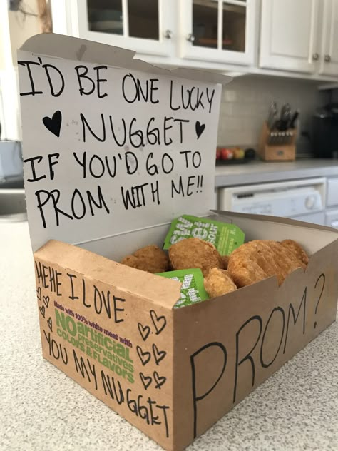 Cute Promposal Ideas, Cute Promposal, Promposal Ideas For Him, Best Prom Proposals, Sadie Hawkins Proposals, Creative Prom Proposal Ideas, Sadies Proposal, Cute Hoco Proposals, Prom Invites