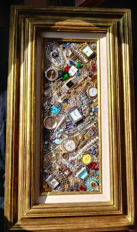 My art💃 Found Items Art, Jewel Tree, Jewelry Mosaic, Button Pictures, Vintage Jewelry Display, Collage Decor, Old Jewelry Crafts, Costume Jewelry Crafts, Jewelry Recycled