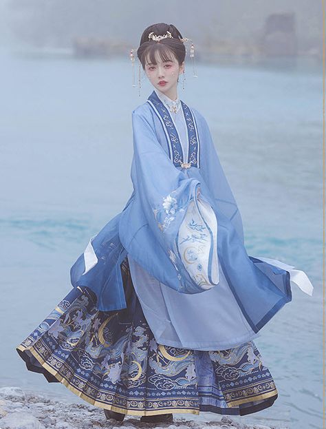 Fashion Girl Aesthetic, Moon Kimono, Hanfu Fashion, Hanfu Style, World Of Wearable Art, Chinese Princess Dress, Chinese Clothing Traditional, Traditional Asian Clothing, Traditional Asian Dress