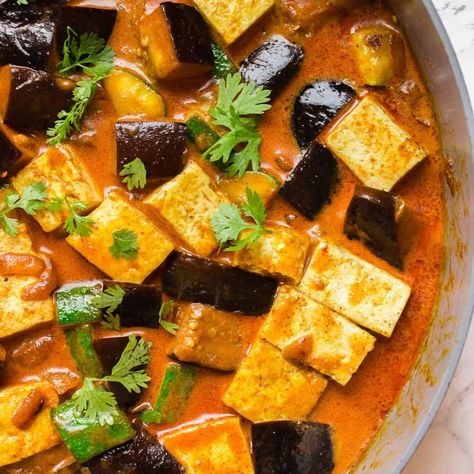 Thai Eggplant, Red Curry Recipe, Zucchini Aubergine, Lavender Macarons, Butternut Squash Curry, Vegan Curry Recipes, Eggplant Curry, Tofu Curry, Vegan Eggplant