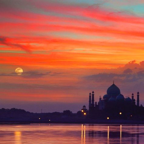 The Motherland. Indian Sunset on Taj Mahal. Indian Aesthetic Landscape, Indian Sunset Aesthetic, Indian Sunset, Igcse Art, Magical Landscapes, Set Design Theatre, Ideal Life, Muslim Pictures, Sky Landscape