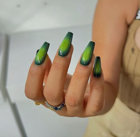 Aura Nails Green And Pink, Green Aura Nails Almond, Long Almond Nails Green, Black And Green Aura Nails, Green Aurora Nails, Grunge Green Nails, Pink And Green Aura Nails, Coffin Aura Nails, Stiletto Aura Nails