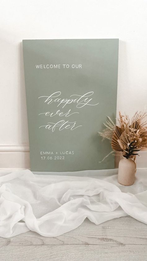 Wedding welcome sign on wood - painted in sage green and written with elegant calligraphy in white. Sage Green Wedding Theme, Dark Green Wedding, Wedding Welcome Board, Green Event, Green Themed Wedding, Wooden Welcome Signs, Sage Wedding, Elegant Calligraphy, Sage Green Wedding