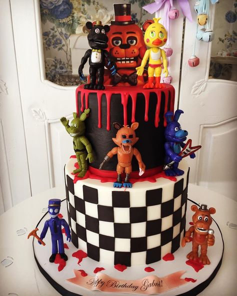 5 Nights Of Freddy Cake, Five Nights At Freddy's Cake, Fnaf Cakes Birthdays, Fnaf Cakes, Fnaf Cake, Fnaf Birthday, Fnaf Party, Scary Cakes, Fnaf Crafts