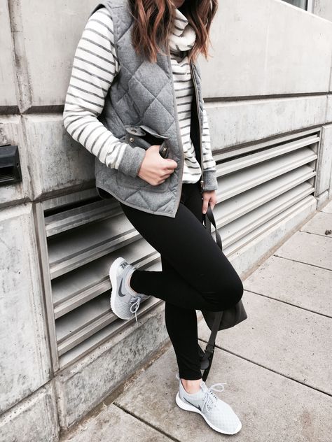 Gray Puffer Vest Outfit, Outfit Chaleco Gris, Grey Vest Outfit, Puffer Vest Outfit, Crystalin Marie, Tennis Shoe Outfits Summer, Grey Puffer, Tennis Shoes Outfit, Athleisure Style