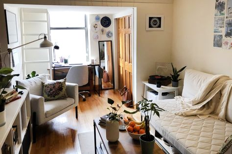 Nyc Studio Apartment, Nyc Studio Apartments, A Loft Bed, Small Studio Apartment Decorating, Tiny Studio Apartments, Apartment Bedding, Studio Apartment Living, Studio Apartment Divider, Colorful Apartment