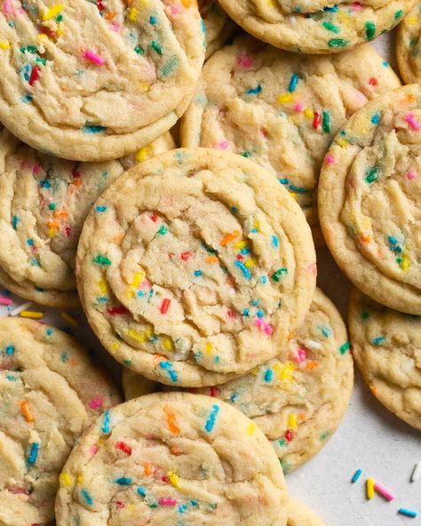 Funfetti Sugar Cookies - Browned Butter Blondie Funfetti Sugar Cookies, Blondies Recipe Easy, Comidas Aesthetic, Confetti Cookies, Funfetti Cookies, Baking Aesthetic, Cake Video, Weekly Dinner, Chewy Sugar Cookies