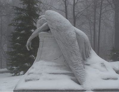 Mourning Angel in Snow, Tombstone Art Grave Domain Cleric Aesthetic, Cemetery Angels, Cemetery Statues, Weeping Angel, Angel Statue, Cemetery Art, Ange Demon, Angel Aesthetic, Angel Statues