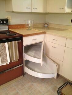 Kitchen Corner Cupboard, Kitchen Corner Storage, Corner Storage Cabinet, Corner Kitchen Cabinet, Best Kitchen Cabinets, Kabinet Dapur, Home Design Diy, Camper Remodel, Remodeling Kitchen