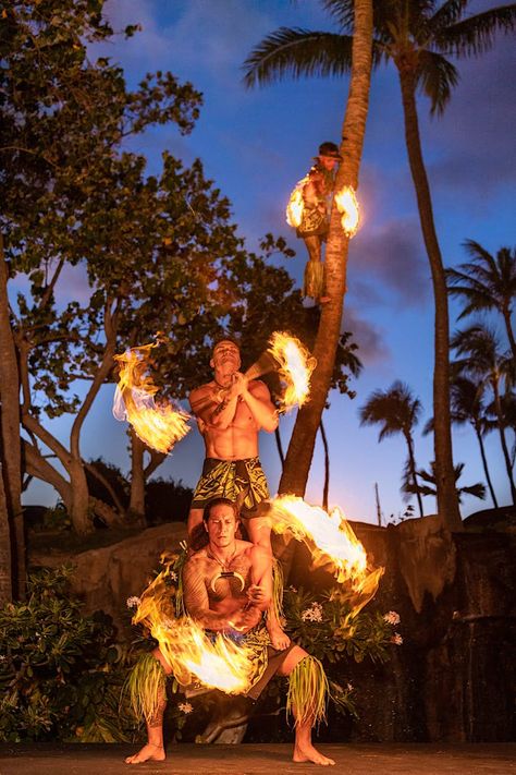 The Westin Maui Resort and Spa brings traditional and authentic dances, songs and colorful costumes to visitors of this beautiful Ka'anapali Beachfront Resort. Westin Maui, Maui Luau, Tahitian Dance, Polynesian Dance, Drinks And Food, Maui Resorts, Dinner Show, Maui Beach, Traditional Dance