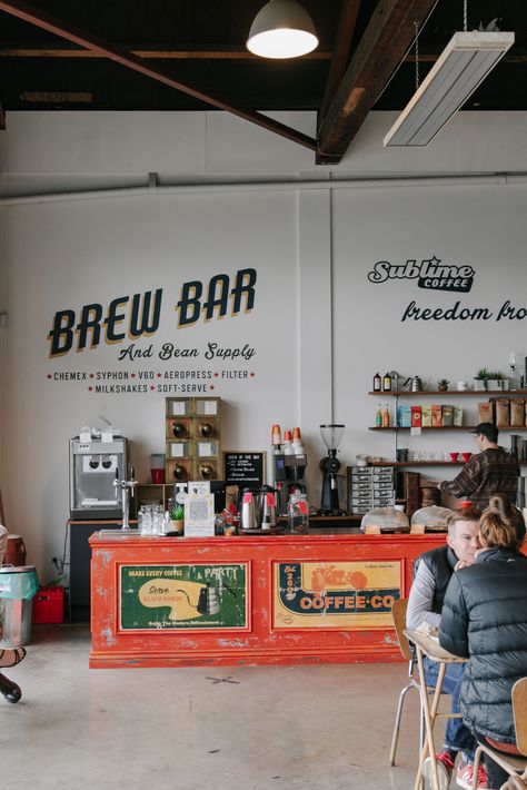 Sublime Roastery & Brew Bar on Nelson’s New Street is the flagship location for the coffee roasters and provides a unique experience for caffeine lovers. Here, you can watch the roastery in full swing and taste a variety of single-origin coffee at the same time. There’s no espresso machine at Sublime Roastery & Brew Bar, but you can choose from a variety of different brewing methods to appreciate coffee in its purest form. Australian Coffee Shop, Urban Coffee Shop, Old Coffee Shop, Coffee Shop And Bar, Eclectic Cafe, Hipster Coffee Shop, Coffee Zone, Bar Original, Coffee/wine Bar