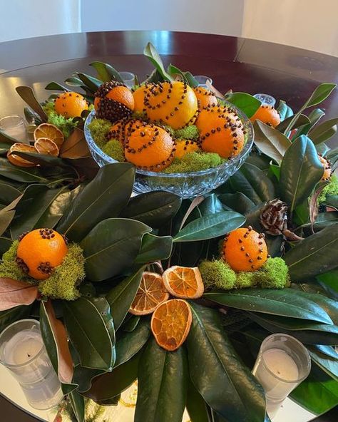 Dried Orange Centerpiece, Oranges And Cloves Decoration, Oranges And Cloves Pomander, Orange Clove Pomander, Orange Pomander Balls, Orange Pomanders, Orange Centerpieces, Pomander Balls, Christmas Smell