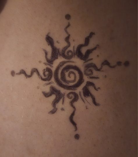 Swirly Sun Drawing, 2:30 Tattoo, Sun Chaser Tattoo, Sun Tattoos Aesthetic, Simple Tattoos On Hip, Cool Sun And Moon Tattoos, Sun Related Tattoos, Indie Sun Tattoo, Sun And Moon Drawing Ideas