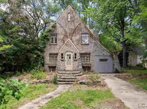 Stone Cottages Exterior, Old English Tudor Homes, Tudor Cottage Exterior, Small Tudor Cottage, Fairytale House Plans, Tudor Style House Plans, English Cottage Plans, Small Tudor Style Homes, Tudor Style Homes Plans