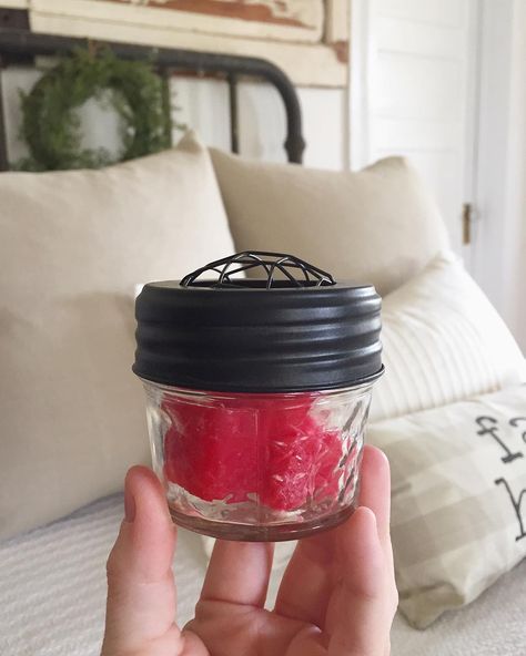 DIY Car Air Freshener! Pop a few wax melts in a mason jar with some holes in the lid. Place in your cupholder. The max will melt in the heat and you vehicle will smell amazing! EASY PEASY! | Little White House Blog Diy Car Deodorizer, Diy Car Air Freshener, Car Smell Good, Car Deodorizer, Room Deodorizer, Diy Wax Melts, Car Accessories Diy, Cleaning Stuff, Diy Air Freshener